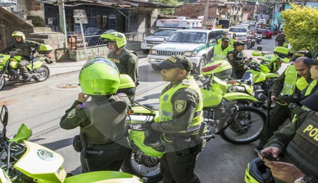 Hace una semana la Policía fue atacada en medio de un enfrentamiento entre dos bandas criminales en un barrio del Occidente de Medellín. Colprensa