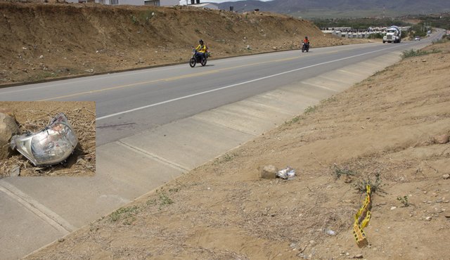 Franklin Pacheco Arévalo perdió el control de la moto que conducía a la entrada de Valles del Rodeo. La moto era una Honda Deluxe. Las autoridades también indagan sobre posible exceso de velocidad. Alfredo Estévez