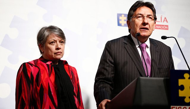 María Paulina Riveros acompañada del fiscal general de la Nación, Néstor Humberto Martínez. Colprensa