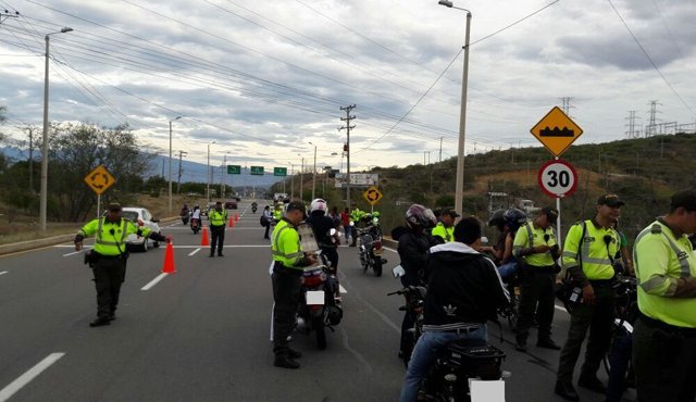 En el operativo se expidieron 113 comparendos por infracciones y se inmovilizaron 38 vehículos, además se incautaron dos armas de fuego y 21 cartuchos. Cortesía