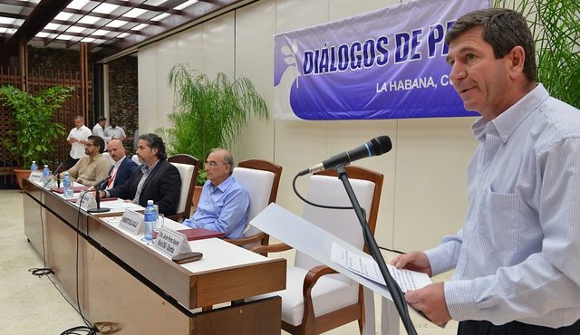 El Gobierno Nacional y la guerrilla de las Farc presentaron los protocolos y anexos del acuerdo 'cese el fuego y de hostilidades bilateral y definitivo y dejación de las armas'. Colprensa