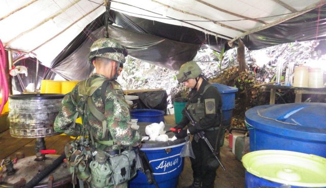 En el cristalizadero también fueron encontrados diferentes insumos al servicio del narcotráfico. Cortesía