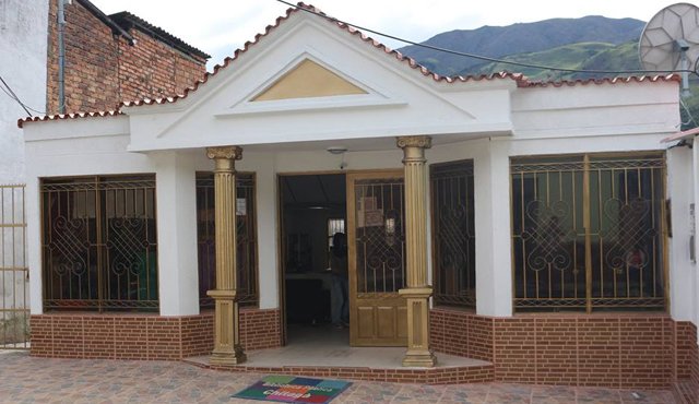 Así luce la fachada de la Biblioteca Pública de Chitagá, recuperada con recursos propios del municipio. Cortesía