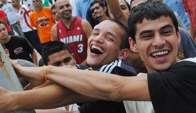 Los colombianos casados o en unión libre son más felices y satisfechos que los divorciados, separados o viudos, de acuerdo con la encuesta. Colprensa