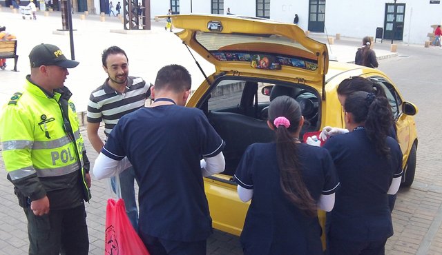 La campaña de sensibilización involucró a conductores del servicio público y particulares. Se verificaron los botiquines y la vigencia de los medicamentos. Roberto Ospino