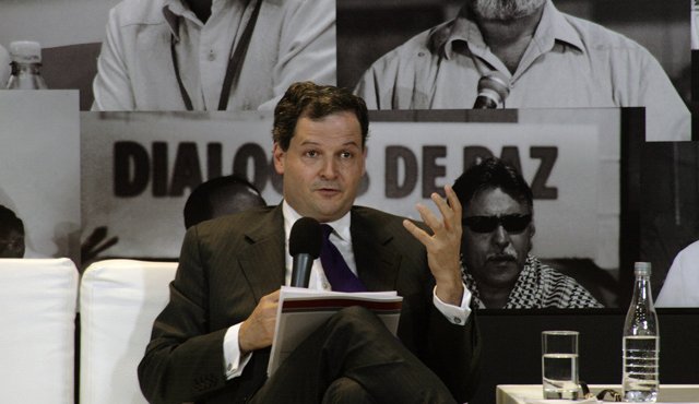 El alto comisionado para la paz, Sergio Jaramillo, fue el encargado de entregar el informe. Archivo Colprensa