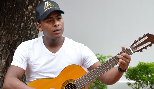Alex Martínez. Juan Pablo Bayona