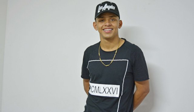 En el 2014, Nando B, cuyo nombre de pila es Hernando, participó en la primera temporada del reality ‘La Voz Kids’. Edinsson Figueroa