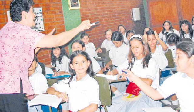 Dependiendo del escalafón, el salario para los docentes en Colombia están entre 259 y 1.056 dólares.
Archivo