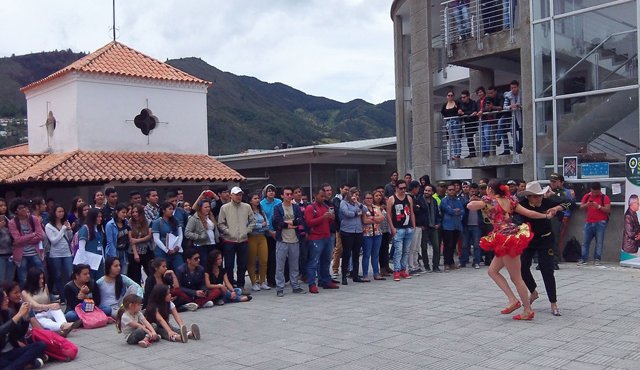 Con diferentes manifestaciones musicales y folclóricas se realizó la jornada 'Ser Jóvenes de Paz'. Roberto Ospino
