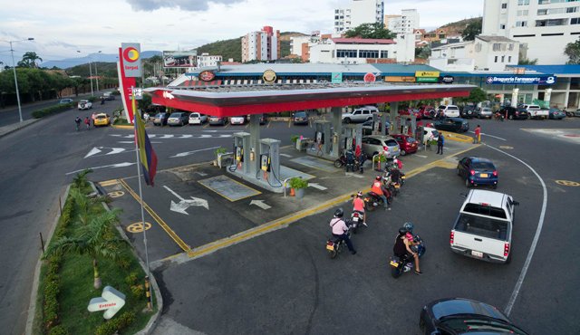 Después del cierre de la frontera, la venta de combustible en estaciones del Área Metropolitana de Cúcuta aumentó 300%. Juan Pablo Cohen