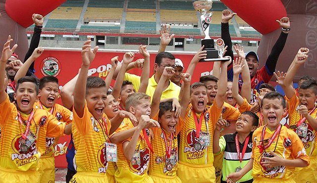 Los niños del barrio La Laguna se coronaron campeones del certamen de la zona oriente del Ponyfútbol, que este año se disputó en Bucaramanga Cortesía