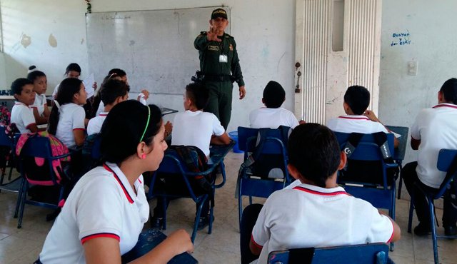 Los efectivos hablaron del consumo de sustancias psicoactivas, tabaquismo, alcoholismo, reclutamiento ilícito, embarazo en adolescentes, explotación sexual, comercial y laboral y violencia escolar. Policía Nacional