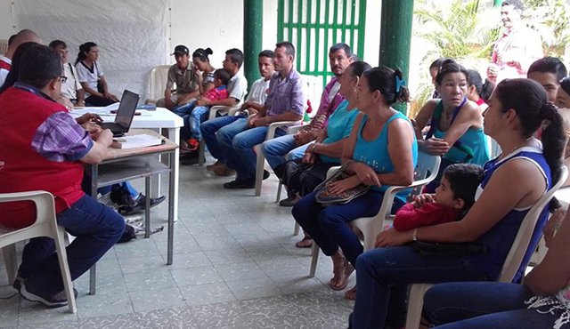Las familias afectadas de la vereda Zaragoza recibieron las primeras ayudas básicas. Cortesía