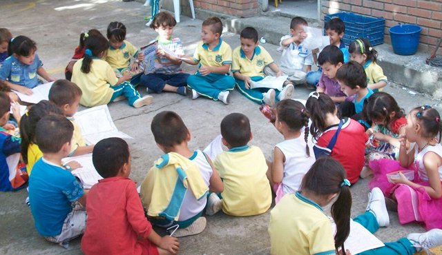 Los estudiantes de todos los grados del coelgio participan en estas jornadas de lectura, que buscan incentivar en los niños el gusto por los libros. Cortesía