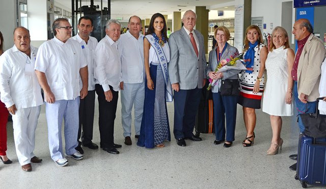 Una nutrida delegación recibió, en el aeropuerto Camilo Daza, al presidente de Rotary International John F. Germ y su esposa Judy Germ al momento de su llegada a la ciudad. Rodrigo Sandoval
