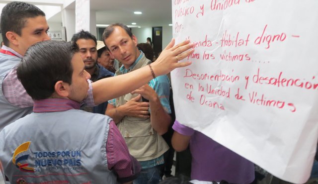 Los desplazados manifestaron pacíficamente en el edificio de la Unidad de Víctimas, para pedir que se cumpla un fallo judicial. Daicy Echeverry