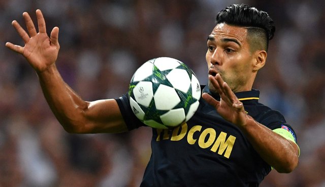 Radamel Falcao fue el capitán del Mónaco en el juego frente al Tottenham. AFP