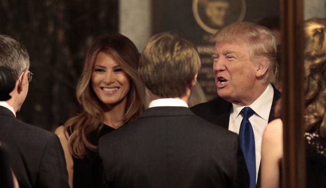 El candidato republicano a la presidencia Donald Trump y su esposa Melania. Archivo