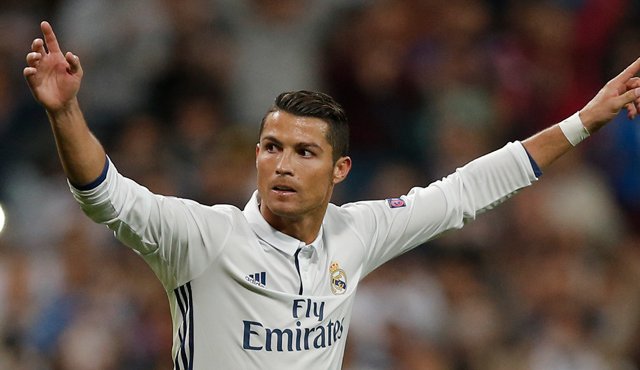 Cristiano Ronaldo marcó de tiro libre el empate para el Real Madrid. AP