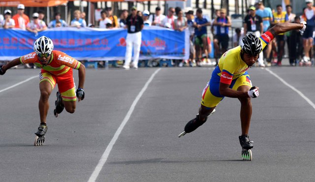 La selección Colombia sigue al frente del medallero general, ahora con 15 preseas de oro, 13 de plata y 7 de bronce, para 35 totales, cuando faltan 14 medallas de oro por disputar, 12 en la ruta y las dos del maratón para hombres y mujeres. Colprensa