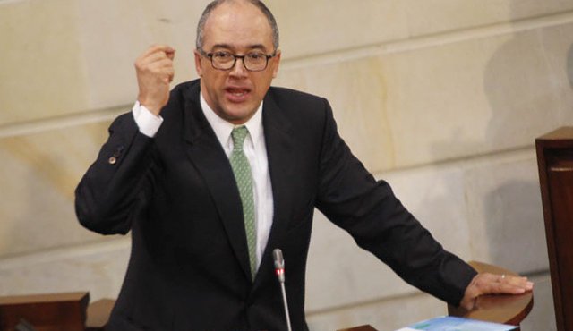 El presidente de ecopetrol, Juan Carlos Echeverry, explicó que las 34 unidades activas que tiene Reficar, aún no dan ganancias. Colprensa