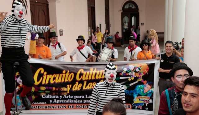 En la Gobernación se inauguró el circuito con la presencia de César Ricardo Rojas, secretario de Cultura Departamental, y algunos de los artistas participantes. Cortesía