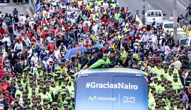 Nairo Quintana, ganador de la vuelta España fue recibido por una multitud de fanáticos que lo acompañaron en un recorrido hasta el parque Simón Bolívar. Colprensa