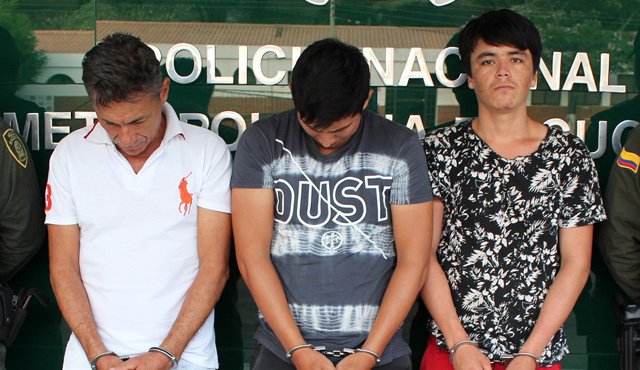 Los detenidos intimidaron a las víctimas con armas, una de ellas de fogueo. Policía