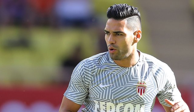 El colombiano Radamel Falcao García espera seguir levantando su nivel futbolístico mañana ante el Niza. Archivo