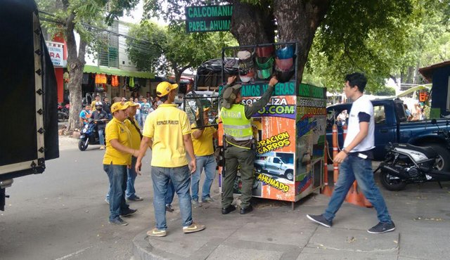 La jornada de control ambiental buscaba recuperar el espacio público y visual invadido por diferentes tipos de publicidad. Cortesía