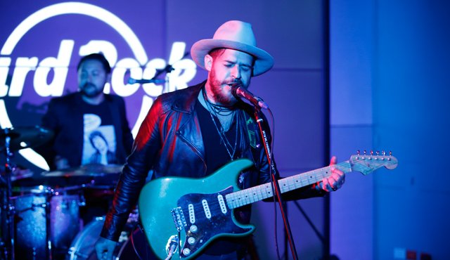 Mauricio Colmenares, vocalista y guitarrista de ‘Revolver Plateado’. Cuatro años lleva esta banda. Colprensa
