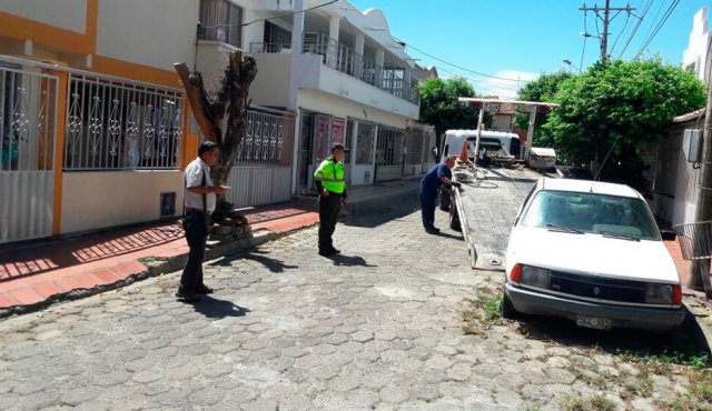 Por dejar carros abandonados en las vías, la Policía de Tránsito está imponiendo una multa a los infractores por valor de $350 mil. Edinsson Figueroa