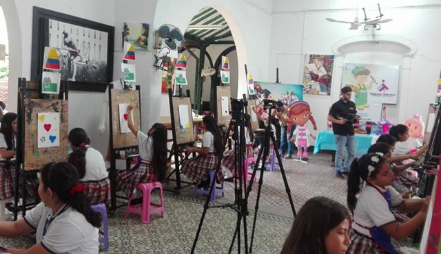 En la academia dictan cursos de pintura, escultura, fotografía, curaduría y montaje de obras exposiciones, entre otros. Cortesía