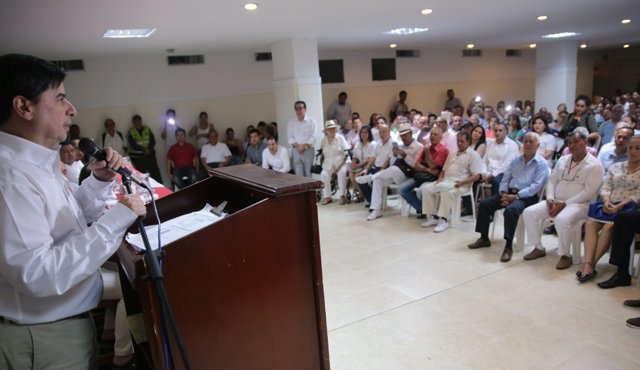 En la jornada pedagógica, que se cumplió ayer en el Hotel Tonchalá, el ministro del Interior, Juan Fernando Cristo, invitó a los habitantes de Norte de Santander a participar masivamente en el plebiscito de mañana. Obando