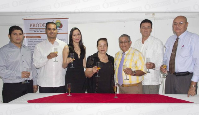 Jhonny Montoya, César Cuadro, Carolina Pérez, Myriam de Gamboa, Jaime Fassi, Emilio Criado y Luis Ernesto Hernández. Alfredo Estévez