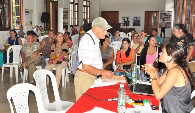 A partir de hoy, los pensionados tendrán la opción de la doble asesoría, para que quienes estén considerando trasladarse de un régimen pensional a otro, lo hagan con la mayor cantidad de información disponible. Archivo