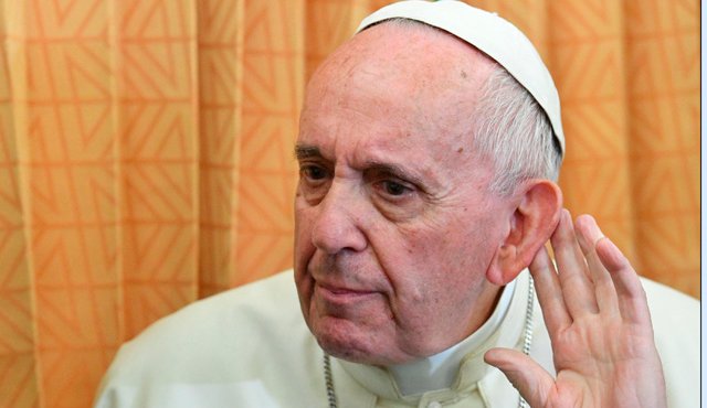 "Se debe hacer lo que diga el pueblo", reiteró el Papa. AFP