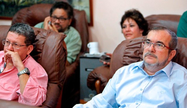 "Las Farc tiene que escoger, si esa es la propuesta del Centro Democrático, entre si ir a la cárcel o mantener un cese de hostilidades hasta encontrar una fórmula", expresó León Valencia. AFP