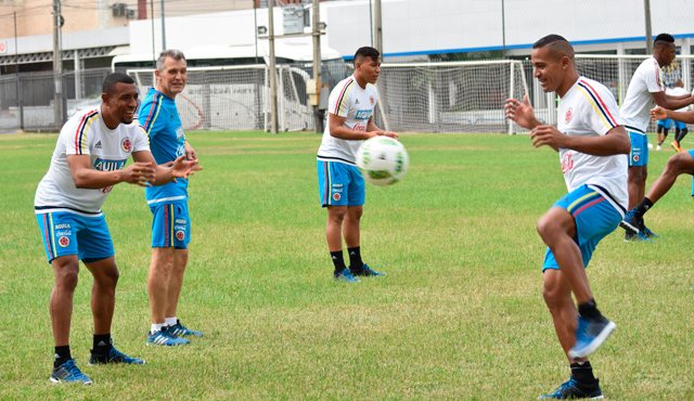 La Selección Colombia durante una sesión de entrenamiento en Paraguay, este lunes. Colprensa