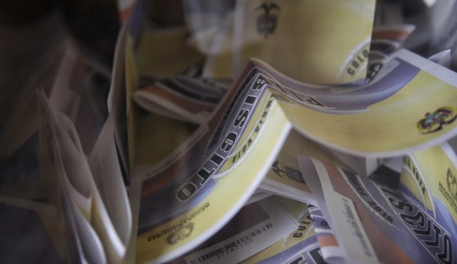 El ciudadano alega que la Corte debe aclarar si el resultado del plebiscito invalidó o no el acuerdo especial de paz firmado por las partes, para zanjar las dudas e incertidumbres que existen al respecto. Colprensa