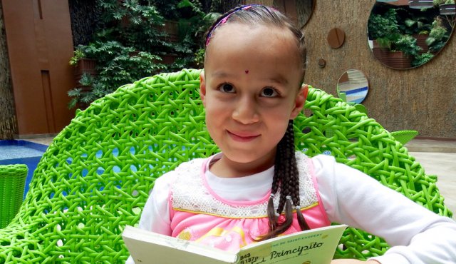 Germallony Jashel Polo, de siete años, fue galardonada por su comentario del libro ‘El flautista de Hamelin’. Cortesía