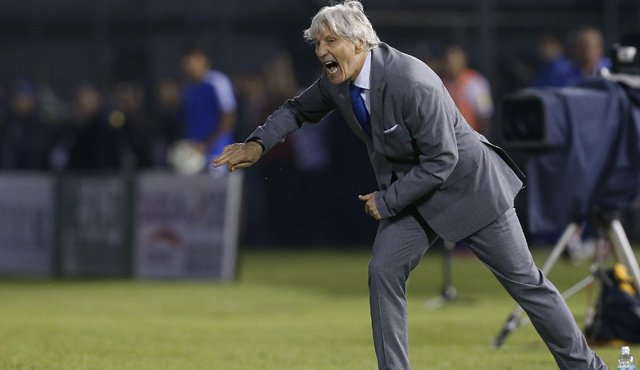 La celebración en el último minuto con el gol de Edwin Cardona permitió a la tricolor sacar adelante uno de esos partidos que se llaman ‘de seis puntos’. AP