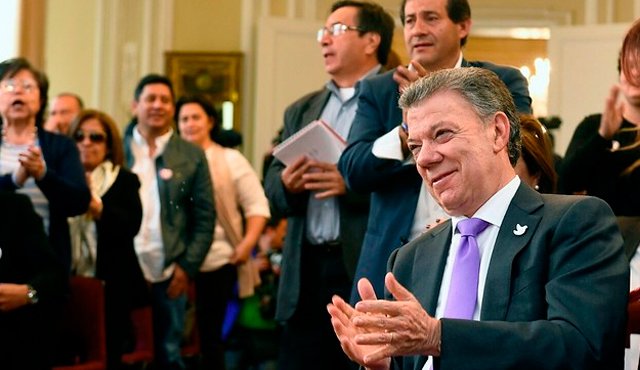 En la Casa de Nariño estuvieron los promotores del Sí y los gobernadores de los distintos departamentos felicitando a los presidente Juan Manuel Santos por su premio Nobel de Paz. Colprensa
