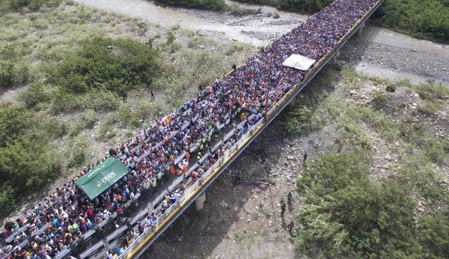 Con la reapertura de la frontera, un número aún no determinado de venezolanos cruzó y se quedó en Colombia. Juan Pablo Bayona