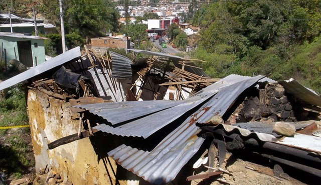 Por el momento, hay siete casas en el barrio Chíchira en alto riesgo de desplomarse. Cortesía