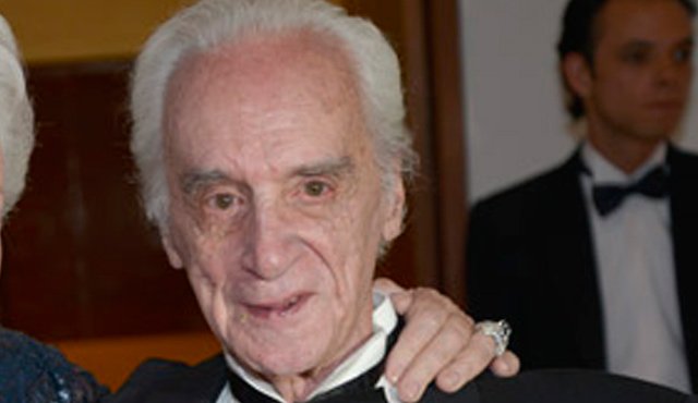 Fausto Cabrera. Internet