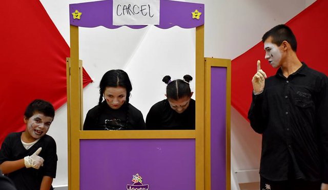 Estas muestras fueron producto de cuatro meses de talleres semanales en las áreas de artes plásticas, música, teatro y danza. Cortesía