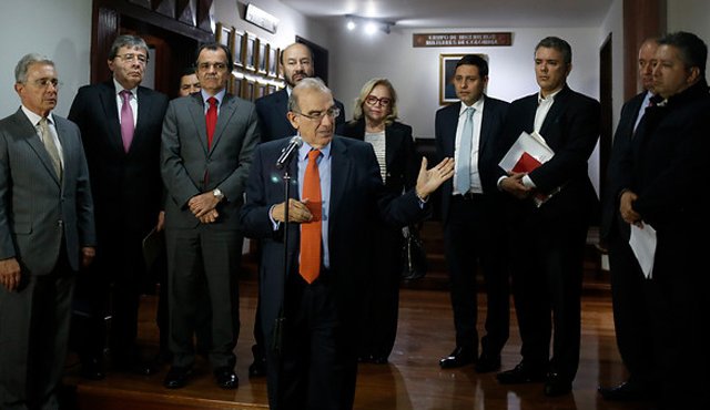 El tema de la Justicia Transicional es donde más distantes están Gobierno y uribismo. Colprensa