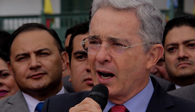 El texto tilda de "poco realistas" las propuestas que ha hecho Uribe después de los resultados del plebiscito del pasado 2 de octubre Archivo